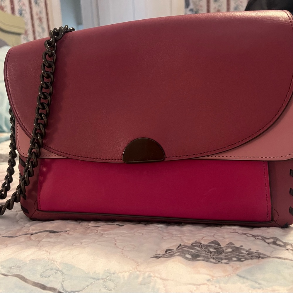 Gently used coach purse , comes with an extra strap